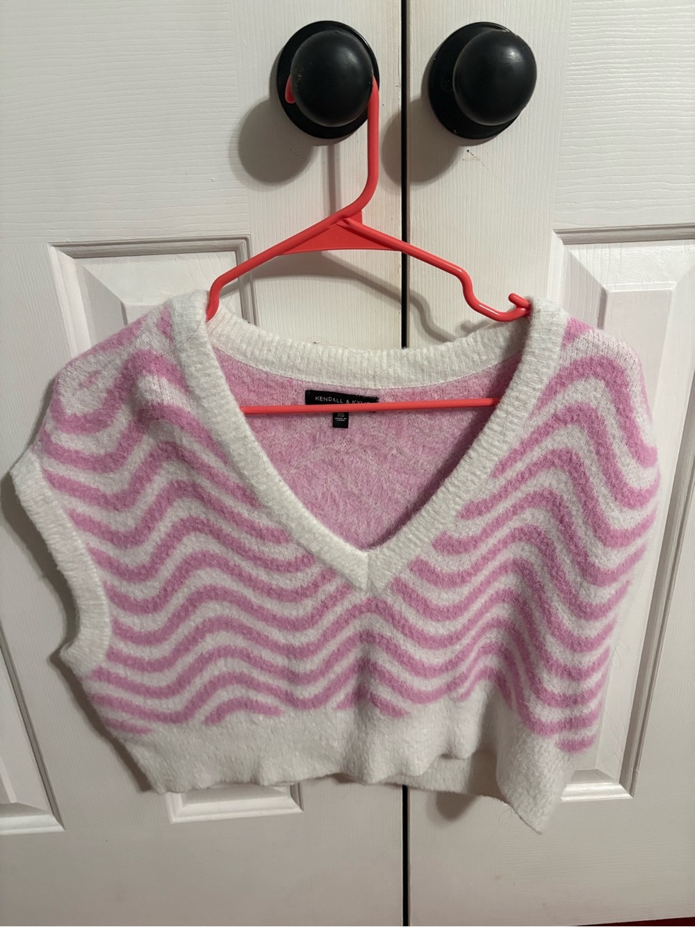 Kendall & Kylie Pink and White Wavy V-Neck Sweater Vest